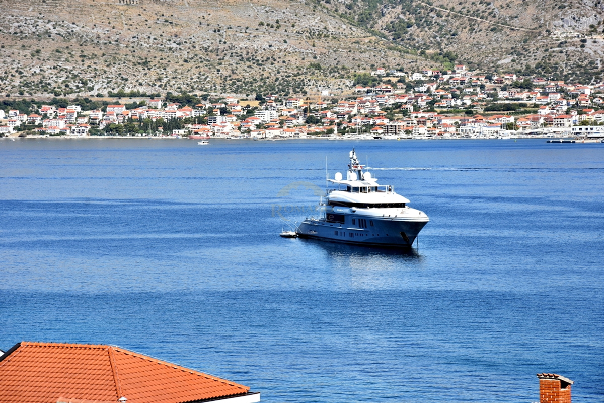 Casa finemente arredata a Čiovo/Okrug Gornji con splendida vista aperta
